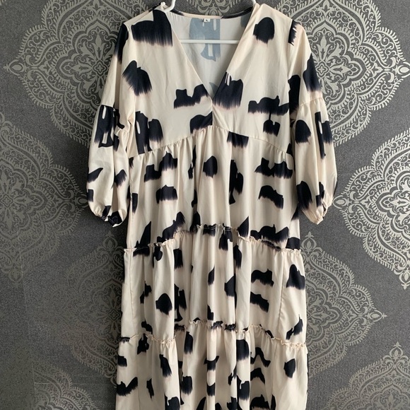 SHEIN Dresses & Skirts - Black and white dress puff sleeves SHEIN